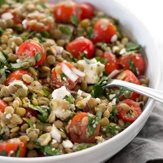 Ensalada de lentejas con tomates confitados y queso azul (150gr.)