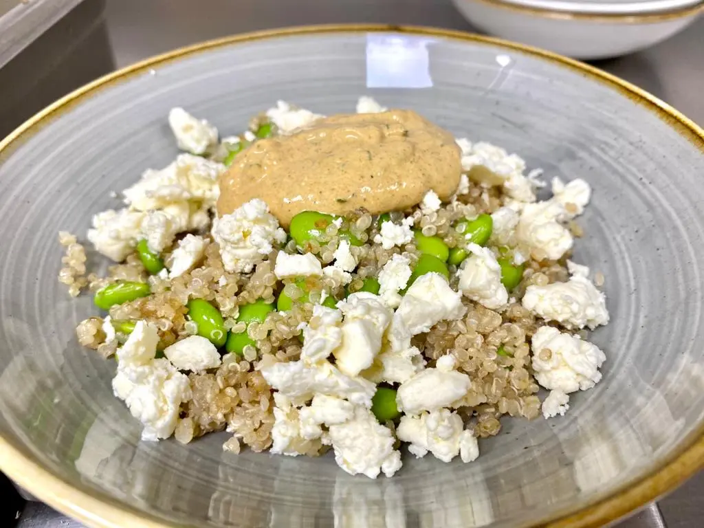 Ensalada de quinoa, edamame y queso feta (150gr.)