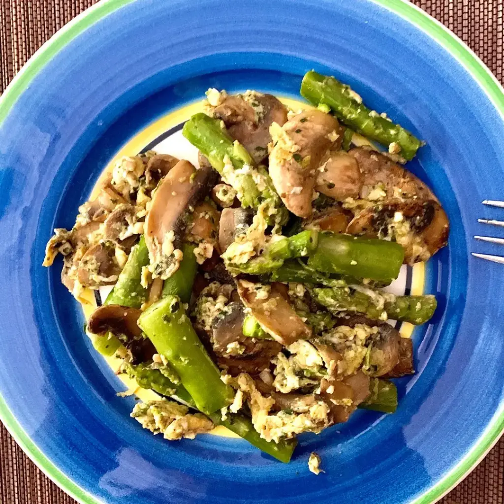 Huevo revuelto con champiñón y trigueros(150gr.)