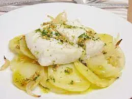 Merluza al horno con salsa verde y patatas (250gr.)